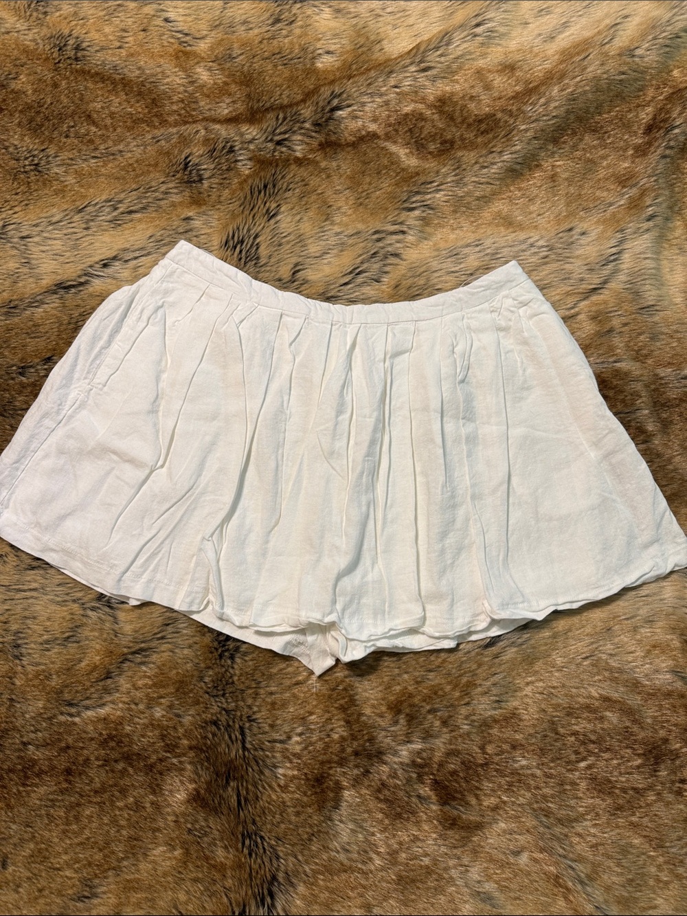 Pleated White Women’s Skort with Elastic Waist